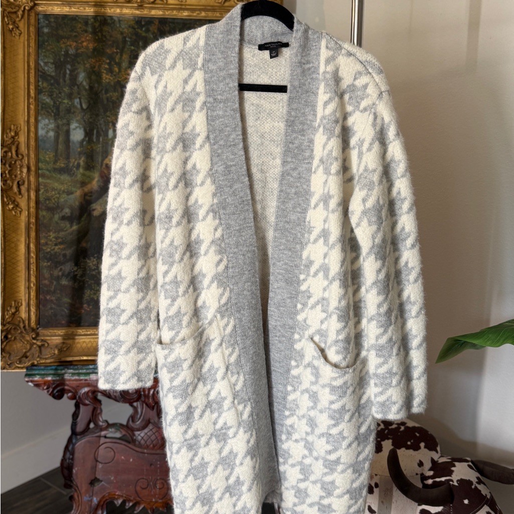 Ann Taylor Gray And Cream Houndstooth Cardigan